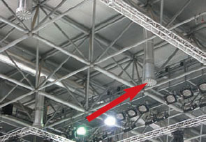 Воздухораспределительные устройства, расположенные под потолком арены