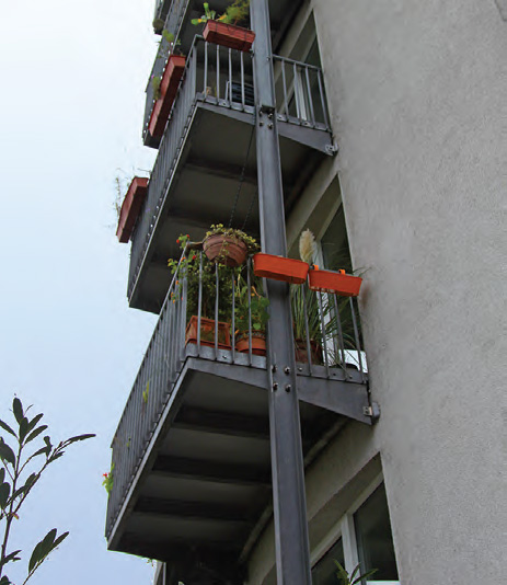 Крепление балконов на металлических колоннах