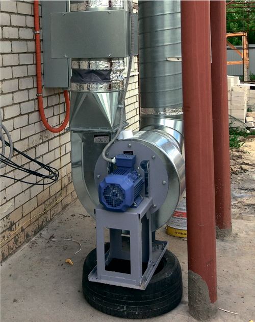 Центробежный вентилятор, установленный на улице