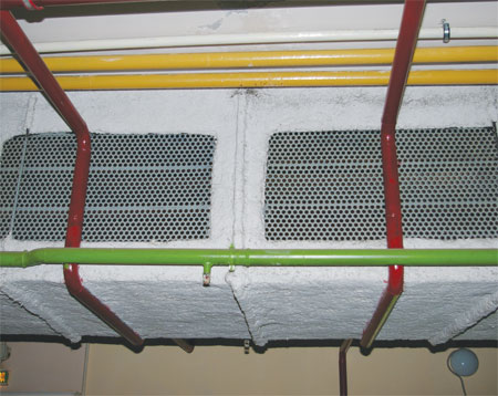 Вентиляционный воздуховод подземного гаража-автостоянки, покрытый огнезащитным составом