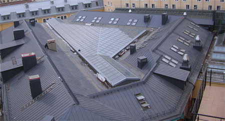 Вид на крышу главного бассейна СПА